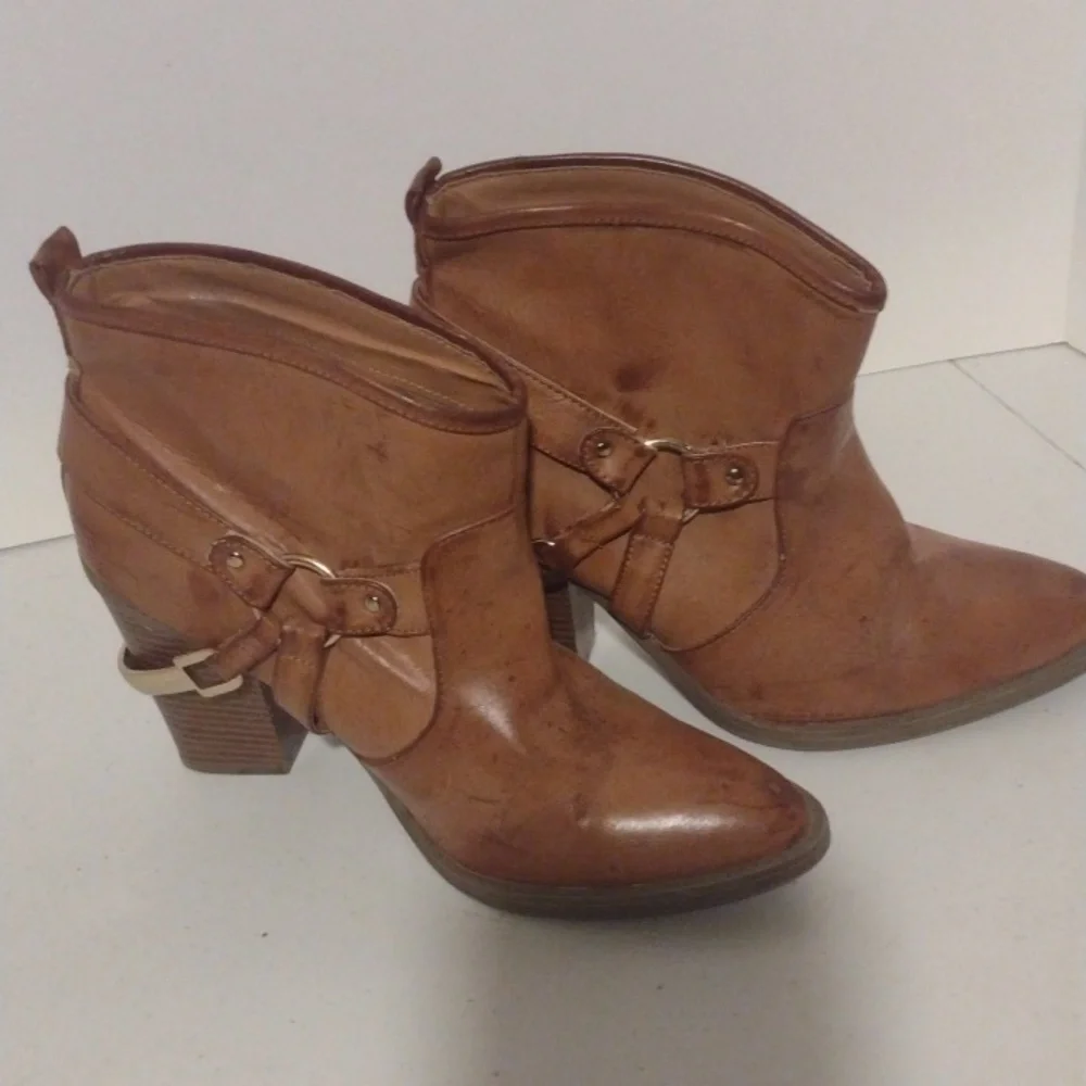 Quinn “Dakota” western moto ankle bootie size 8.5